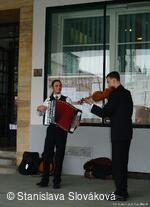 * Z DĚNÍ VE MĚSTĚ